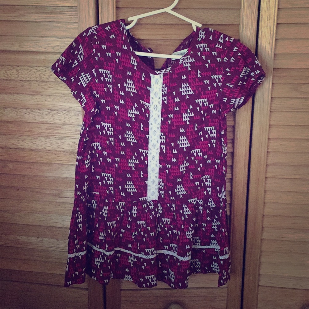 Girls size 5 top.